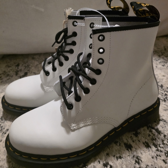 Dr. Martens 1460 Smooth Leather Lace Up Boots White Black Wmns 9 NWT Goth Grunge - Picture 3 of 7